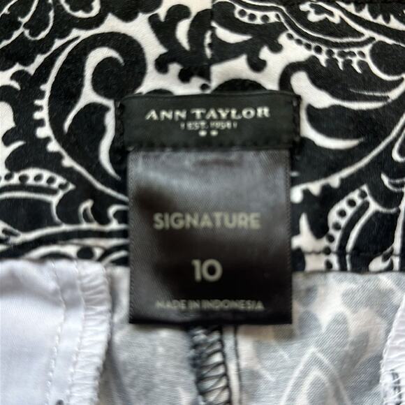 Ann Taylor Signature Shorts Size 10 Black White Damask Pattern 4.5" Inseam - Picture 3 of 9
